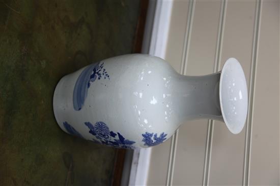 A Chinese blue & white vase